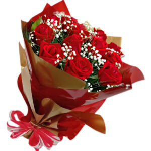 BQ-03: Buquê de 12 rosas com mosquitinho