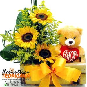 FU-09: 3 Girassóis em cachepô de bambu e urso apaixonado