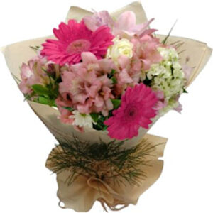 BQ-11 RO: Buquê com mix de flores da época cor de rosa